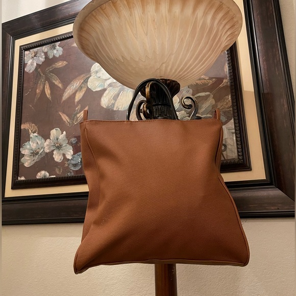 La Rue please check all picture of condition - Picture 5 of 17